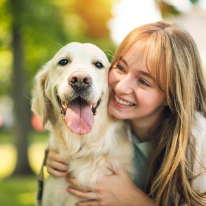 ¿Qué significan realmente los lamidos de tu perro?