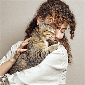 ¿A tu gato le gustan los abrazos? Descúbrelo aquí