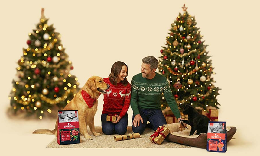 Familia y mascotas en navidad